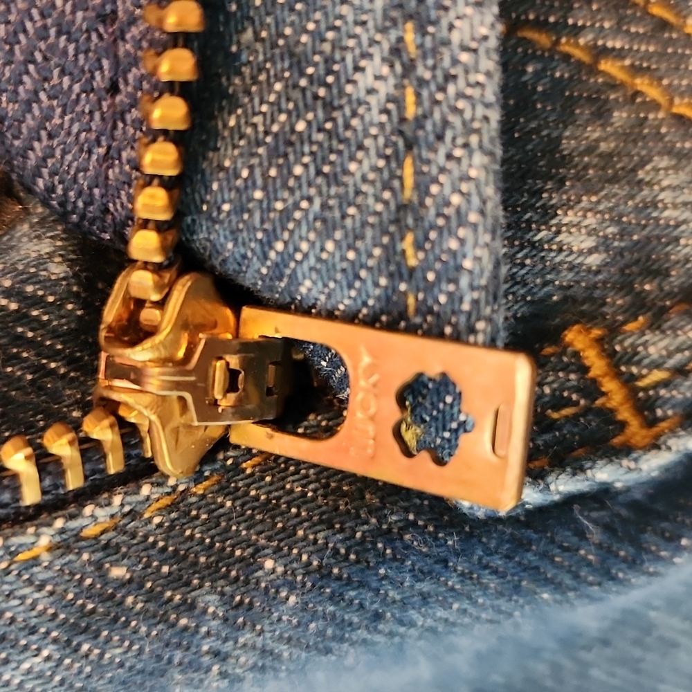 ***Lucky Brand distressed Jeans - Picture 11 of 11